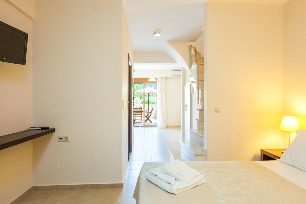 Pantheon Villas & Suites Vlikhádha Eksteriør bilde